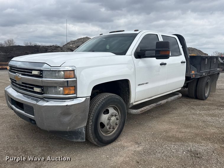 2015 Chevrolet Silverado 3500HD Crew Cab flatbed pickup truck