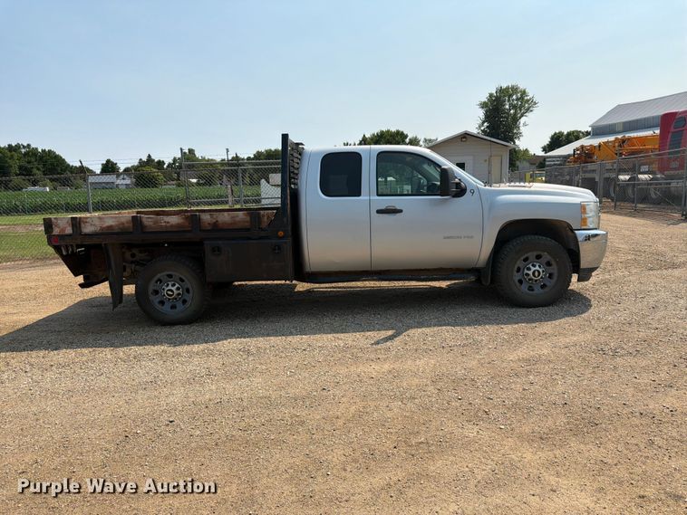 image for item DQ7940 2012 Chevrolet Silverado 3500HD Ext. Cab flatbed pickup truck
