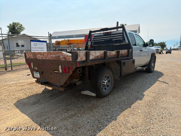 image for item DQ7940 2012 Chevrolet Silverado 3500HD Ext. Cab flatbed pickup truck