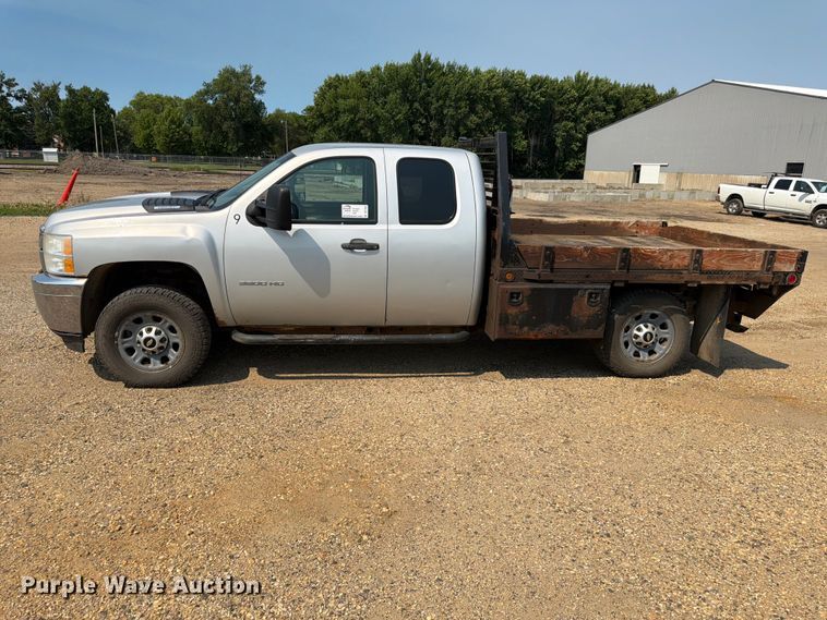 image for item DQ7940 2012 Chevrolet Silverado 3500HD Ext. Cab flatbed pickup truck