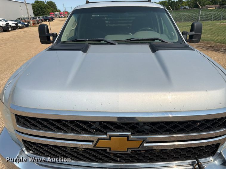 image for item DQ7940 2012 Chevrolet Silverado 3500HD Ext. Cab flatbed pickup truck