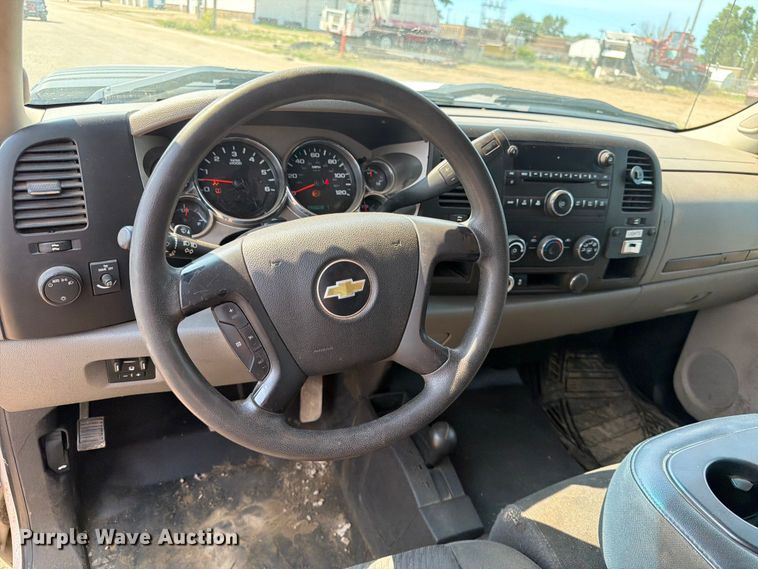 image for item DQ7940 2012 Chevrolet Silverado 3500HD Ext. Cab flatbed pickup truck