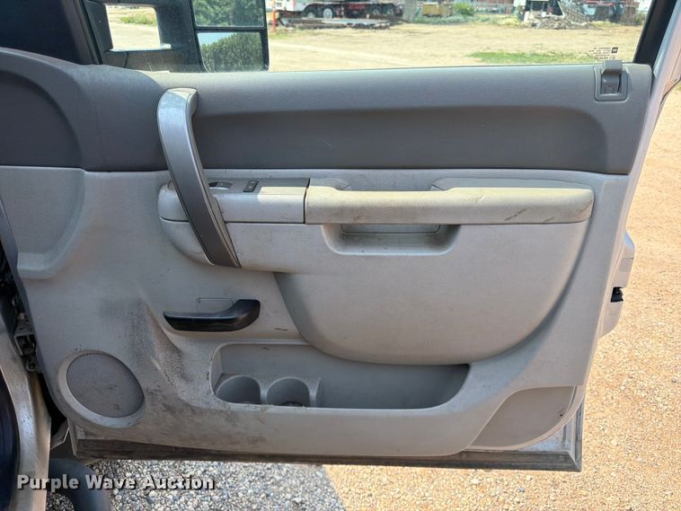 image for item DQ7940 2012 Chevrolet Silverado 3500HD Ext. Cab flatbed pickup truck