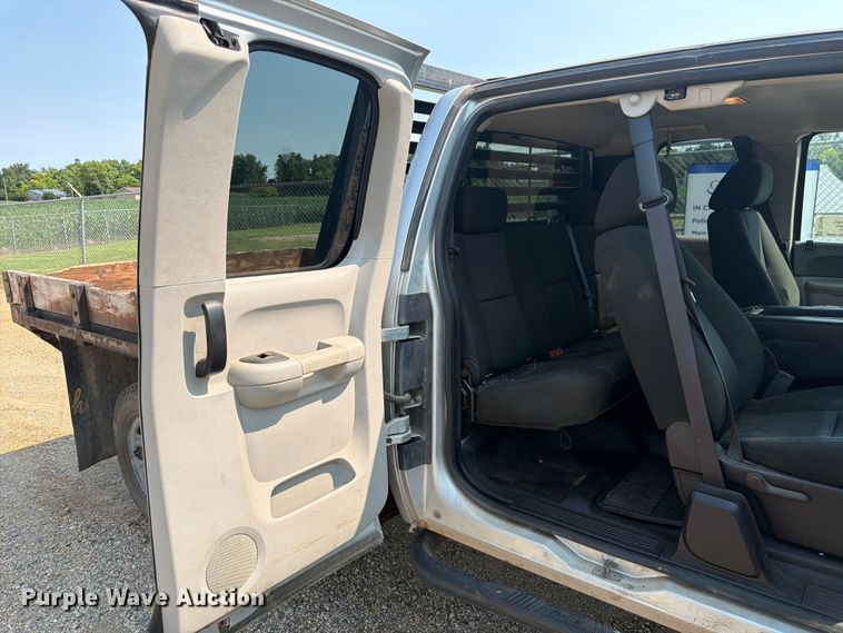 image for item DQ7940 2012 Chevrolet Silverado 3500HD Ext. Cab flatbed pickup truck