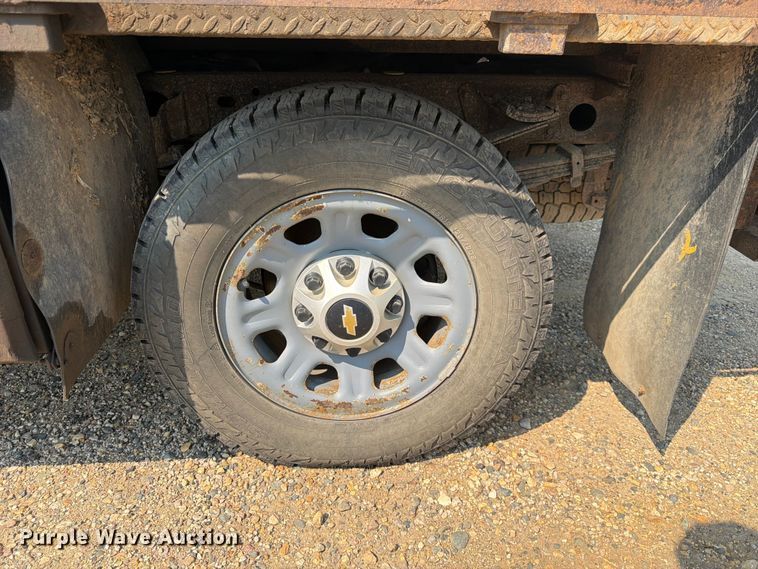 image for item DQ7940 2012 Chevrolet Silverado 3500HD Ext. Cab flatbed pickup truck