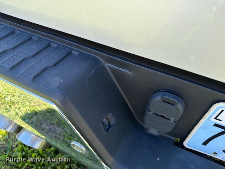 image for item DQ7959 2021 GMC Sierra 1500 SLT Crew Cab pickup truck