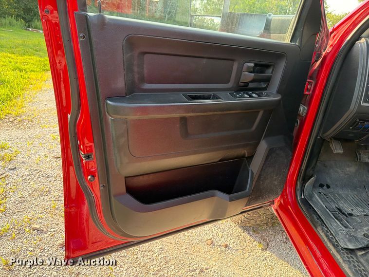 image for item DV2050 2016 RAM 2500 Heavy Duty Crew Cab pickup truck