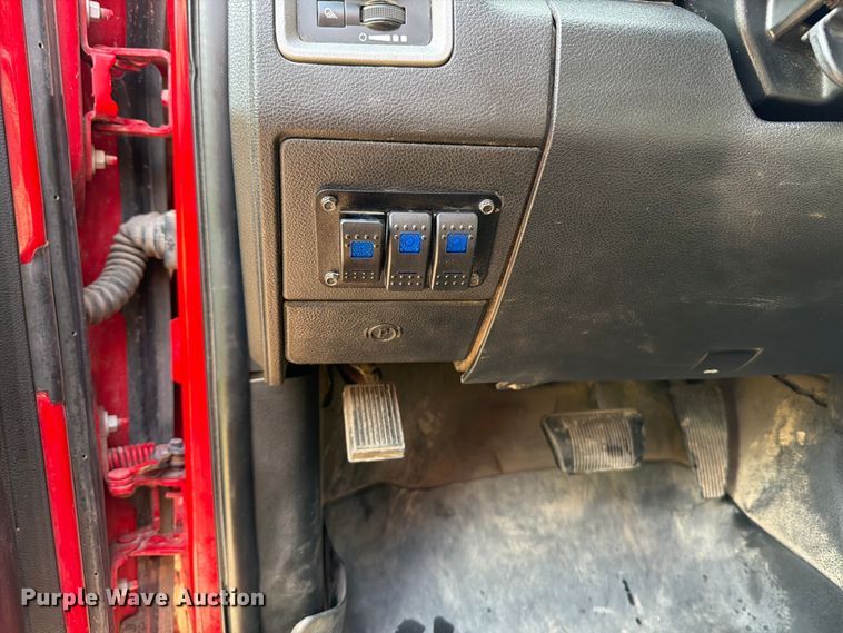 image for item DV2050 2016 RAM 2500 Heavy Duty Crew Cab pickup truck