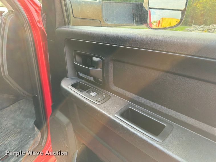 image for item DV2050 2016 RAM 2500 Heavy Duty Crew Cab pickup truck