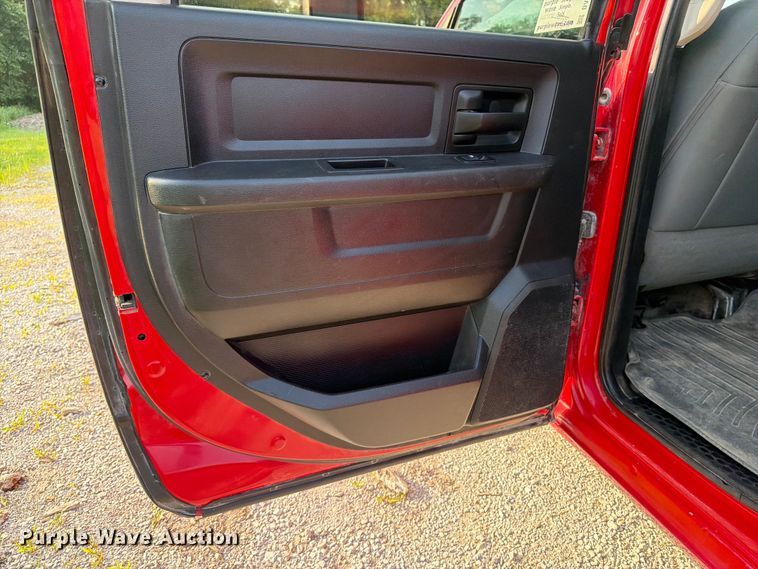 image for item DV2050 2016 RAM 2500 Heavy Duty Crew Cab pickup truck