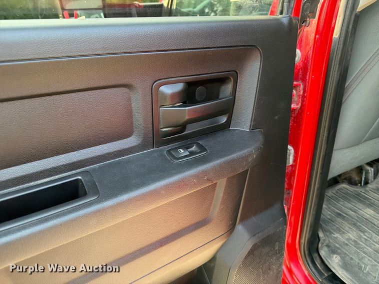 image for item DV2050 2016 RAM 2500 Heavy Duty Crew Cab pickup truck