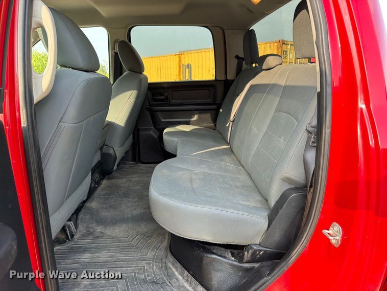 image for item DV2050 2016 RAM 2500 Heavy Duty Crew Cab pickup truck