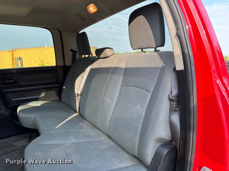 image for item DV2050 2016 RAM 2500 Heavy Duty Crew Cab pickup truck