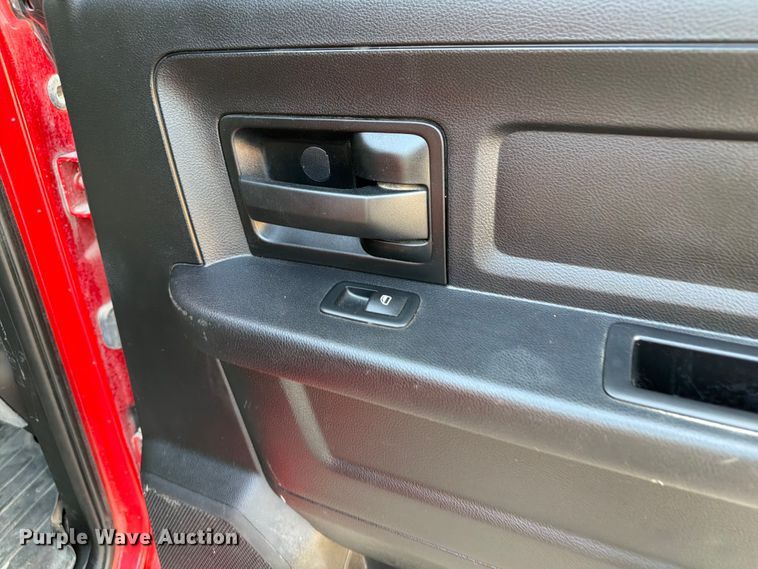 image for item DV2050 2016 RAM 2500 Heavy Duty Crew Cab pickup truck