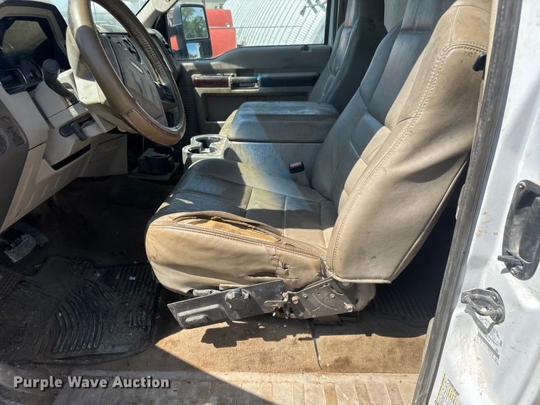 image for item DW6769 2008 Ford F350 Super Duty Ext. Cab pickup truck