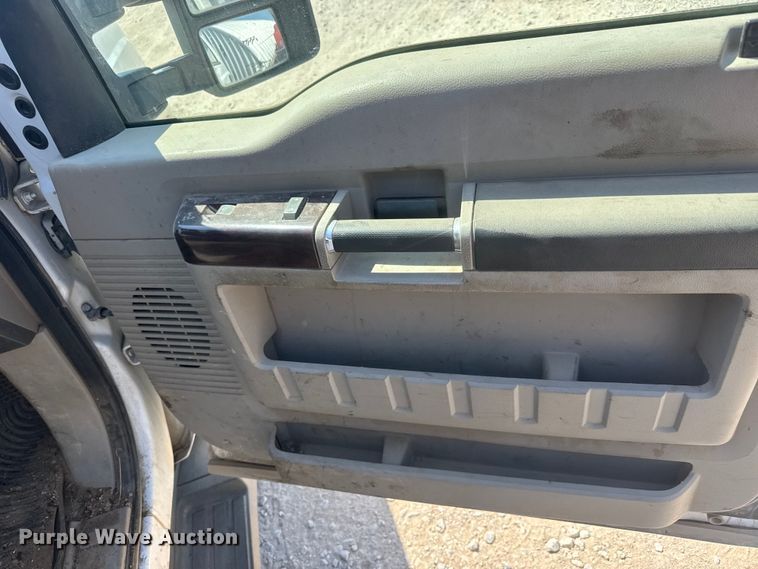 image for item DW6769 2008 Ford F350 Super Duty Ext. Cab pickup truck