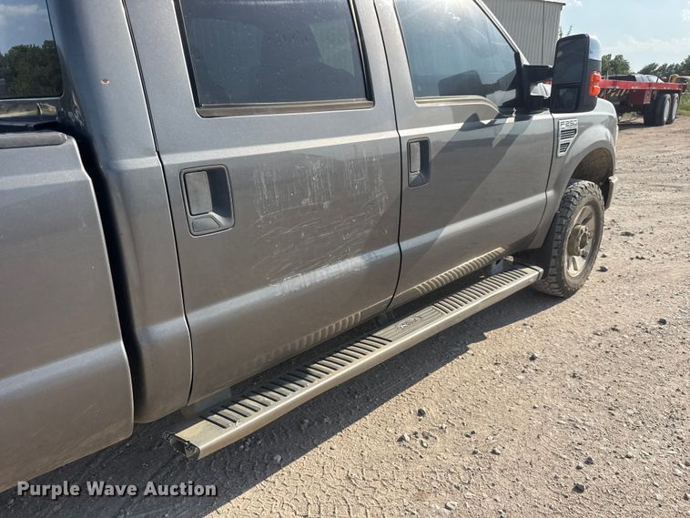 image for item DW6770 2009 Ford F250 Super Duty Crew Cab pickup truck