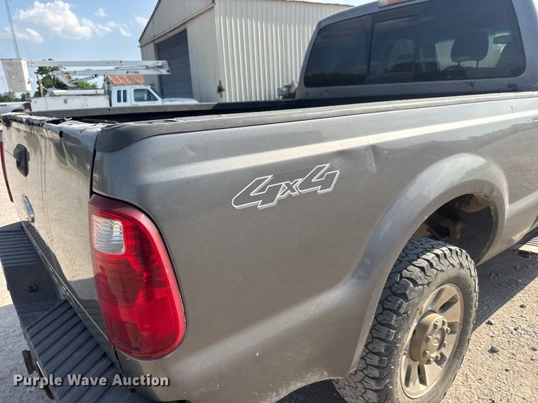 image for item DW6770 2009 Ford F250 Super Duty Crew Cab pickup truck