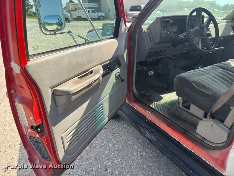 image for item DW6772 1994 Chevrolet C3500HD utility bed pickup truck