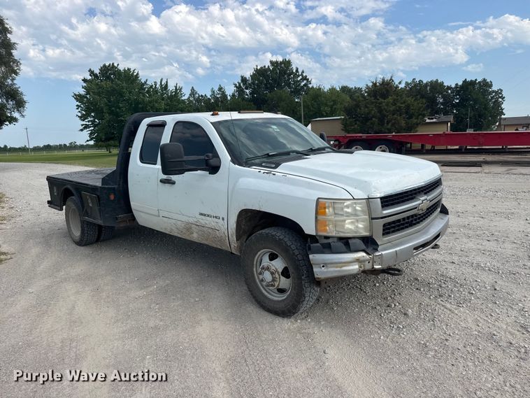 image for item DW6777 2008 Chevrolet Silverado 3500HD Ext. Cab flatbed pickup truck