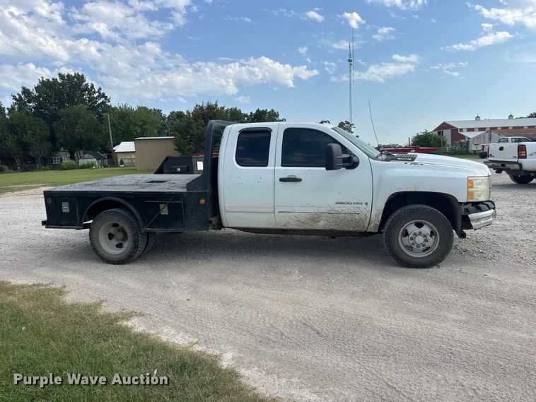 image for item DW6777 2008 Chevrolet Silverado 3500HD Ext. Cab flatbed pickup truck