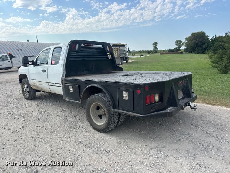image for item DW6777 2008 Chevrolet Silverado 3500HD Ext. Cab flatbed pickup truck