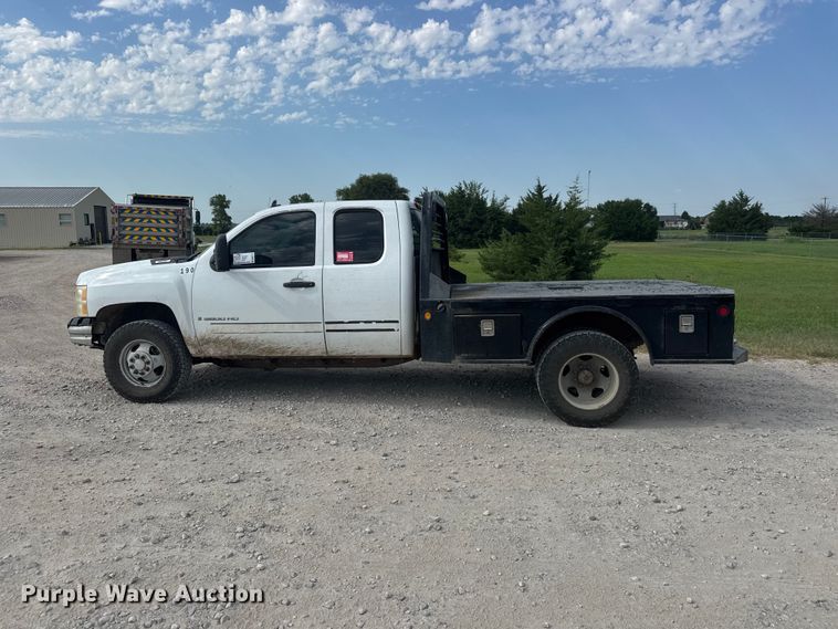image for item DW6777 2008 Chevrolet Silverado 3500HD Ext. Cab flatbed pickup truck