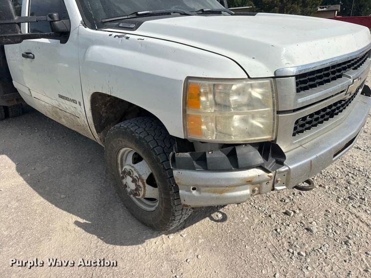 image for item DW6777 2008 Chevrolet Silverado 3500HD Ext. Cab flatbed pickup truck