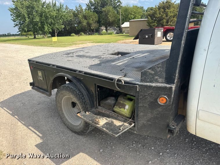 image for item DW6777 2008 Chevrolet Silverado 3500HD Ext. Cab flatbed pickup truck