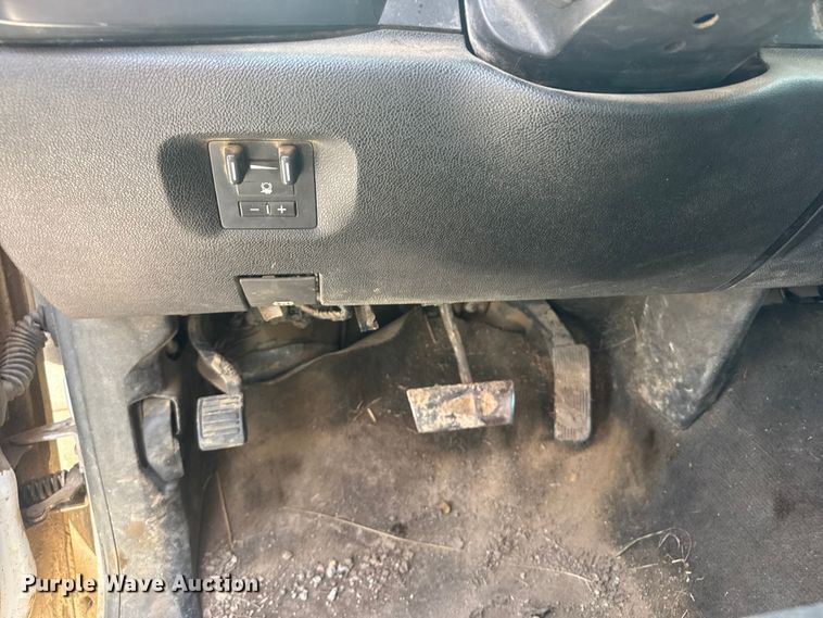 image for item DW6777 2008 Chevrolet Silverado 3500HD Ext. Cab flatbed pickup truck