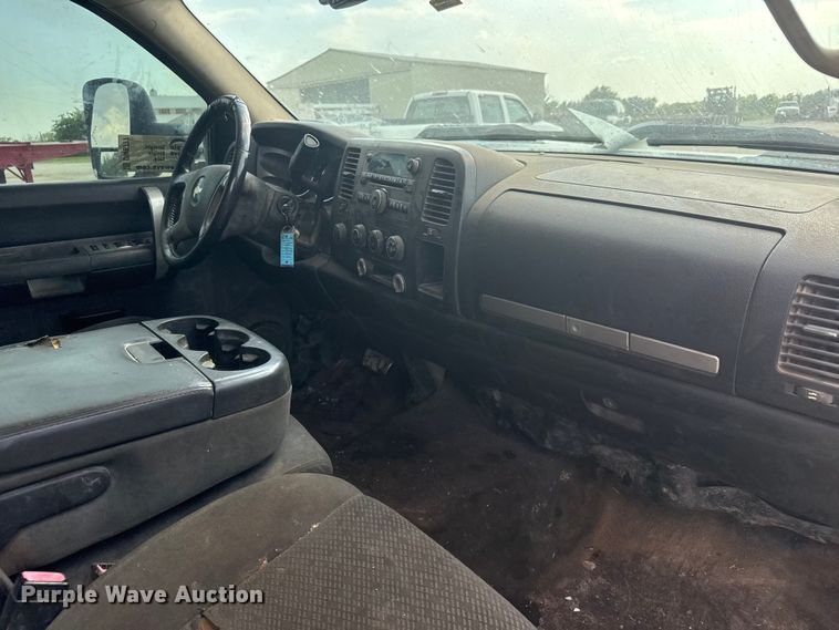 image for item DW6777 2008 Chevrolet Silverado 3500HD Ext. Cab flatbed pickup truck