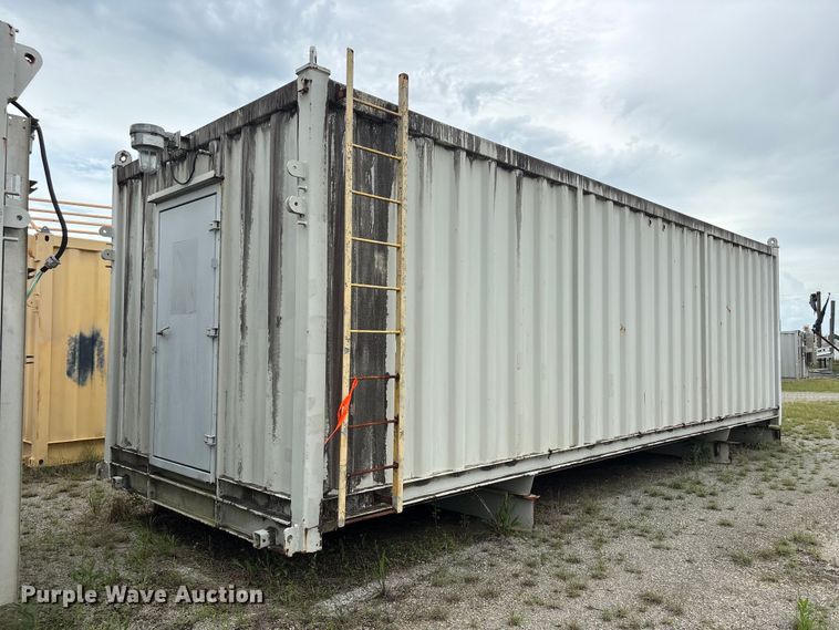 Skid mounted bunk house
