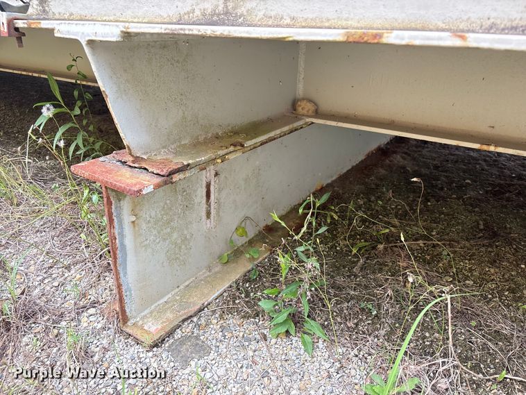 image for item EA7309 Skid mounted bunk house