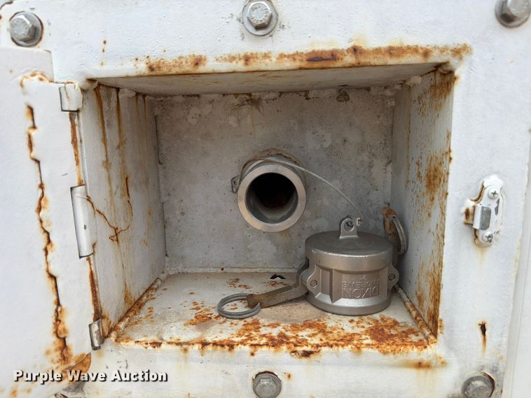 image for item ED5252 2015 Wells Cargo FW2424W enclosed cargo trailer