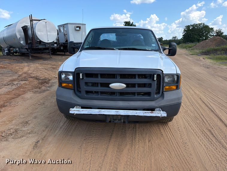 image for item ED5360 2005 Ford F250 Super Duty Ext. Cab utility bed pickup truck
