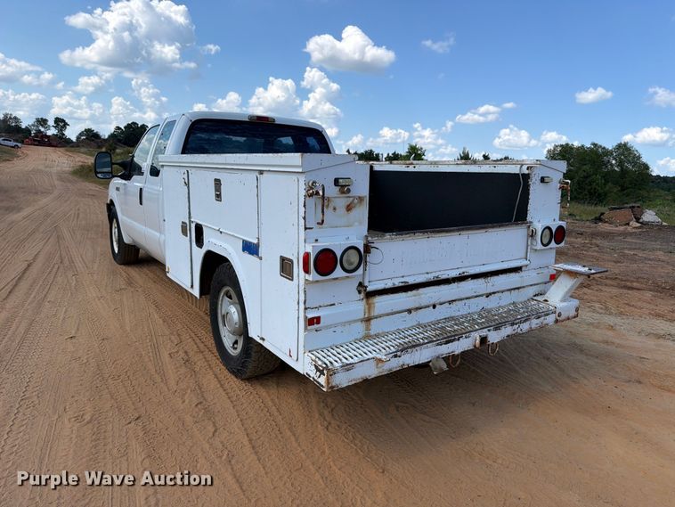 image for item ED5360 2005 Ford F250 Super Duty Ext. Cab utility bed pickup truck