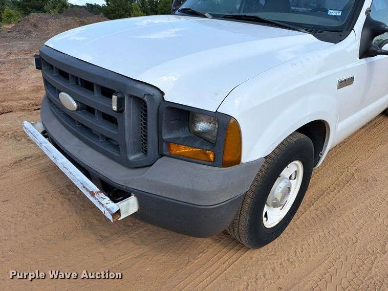 image for item ED5360 2005 Ford F250 Super Duty Ext. Cab utility bed pickup truck