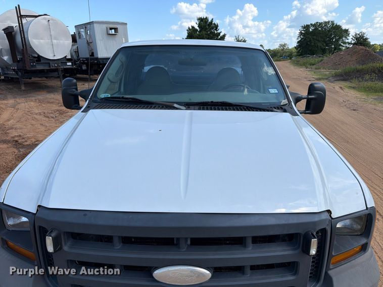 image for item ED5360 2005 Ford F250 Super Duty Ext. Cab utility bed pickup truck
