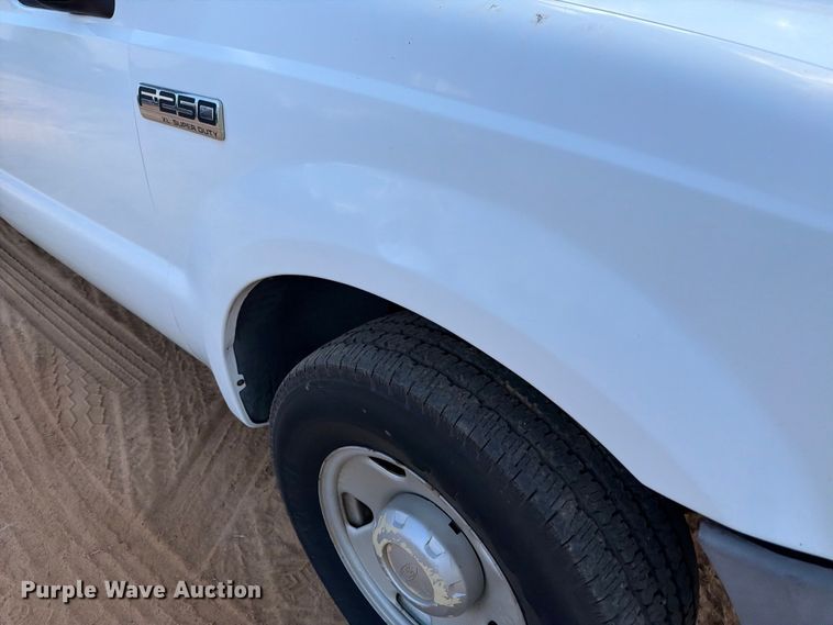 image for item ED5360 2005 Ford F250 Super Duty Ext. Cab utility bed pickup truck