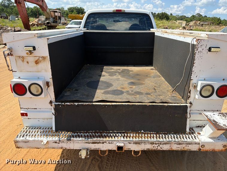 image for item ED5360 2005 Ford F250 Super Duty Ext. Cab utility bed pickup truck