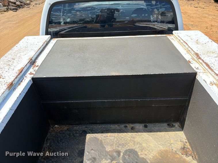 image for item ED5360 2005 Ford F250 Super Duty Ext. Cab utility bed pickup truck