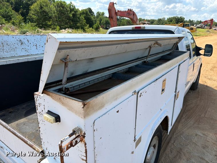 image for item ED5360 2005 Ford F250 Super Duty Ext. Cab utility bed pickup truck