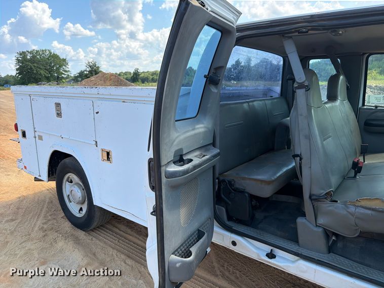 image for item ED5360 2005 Ford F250 Super Duty Ext. Cab utility bed pickup truck