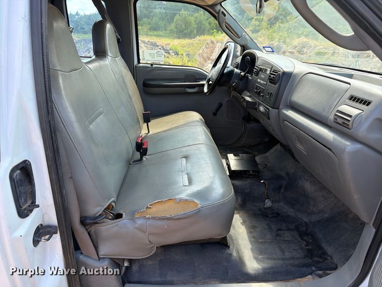 image for item ED5360 2005 Ford F250 Super Duty Ext. Cab utility bed pickup truck