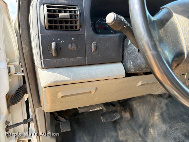 image for item ED5360 2005 Ford F250 Super Duty Ext. Cab utility bed pickup truck