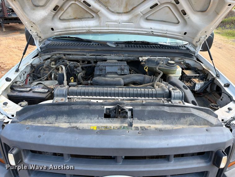 image for item ED5360 2005 Ford F250 Super Duty Ext. Cab utility bed pickup truck