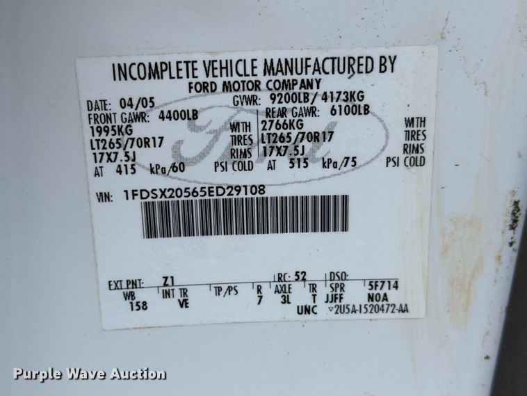 image for item ED5360 2005 Ford F250 Super Duty Ext. Cab utility bed pickup truck