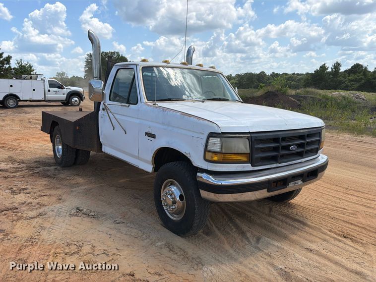 image for item ED5362 1993 Ford F450 Super Duty flatbed truck