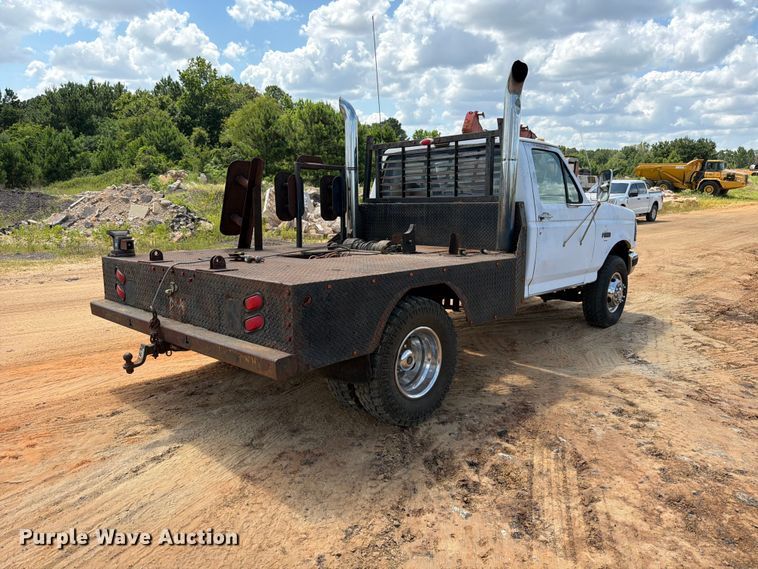 image for item ED5362 1993 Ford F450 Super Duty flatbed truck