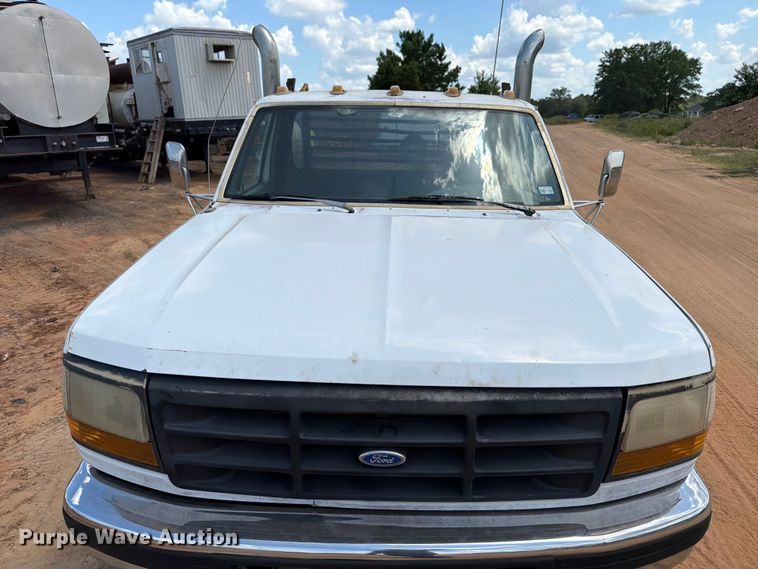 image for item ED5362 1993 Ford F450 Super Duty flatbed truck